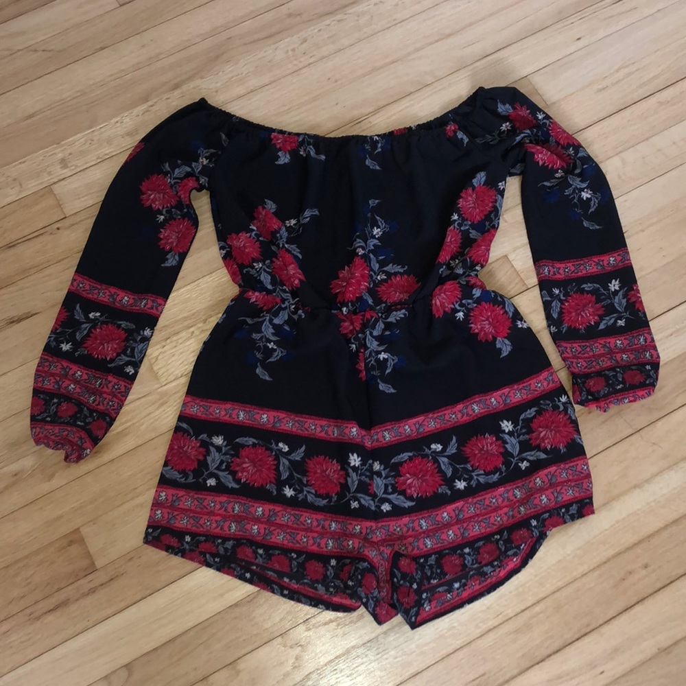 MISGUIDED 🌹OFF THE SHOULDER FLORAL ROMPER